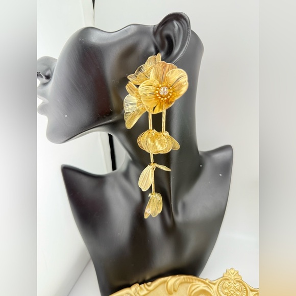 Famous Kate Middleton Floral Cascade Earrings-Zara - Picture 16 of 16